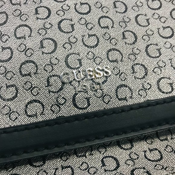 50% OFF  Guess Crossbody Bag - Picture 4 of 11